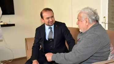 Aydın İl Sağlık Müdürü Dr. Eser Şenkul, hastaları ziyaret ediyor