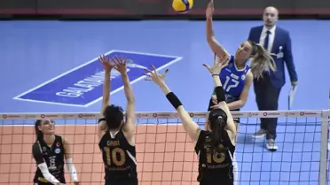 VakıfBank, deplasmanda Nilüfer Belediyespor'u 3-2 yendi
