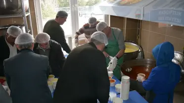 Başçiftlik Belediyesi Aşevi İhtiyaç Sahiplerine İftar Yemeği Dağıtıyor