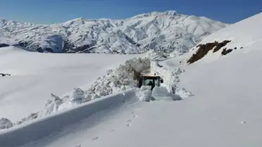 Muş ve Hakkari'de Karla Mücadele Ekipleri Çalışmalarını Sürdürdü