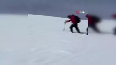 Vanlı dağcılar 2 bin 781 rakımlı dağa tırmandı
