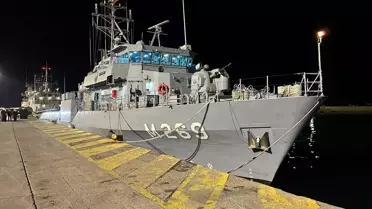 Türk mayın avlama gemileri TCG Anamur ve TCG Amasra Yunanistan'ın Pire Limanı'nda