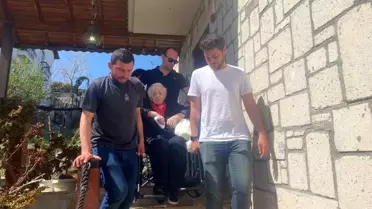 101 Yaşındaki Zekiye Sertoğlu, İzmir Karaburun'da Oyunu Kullandı