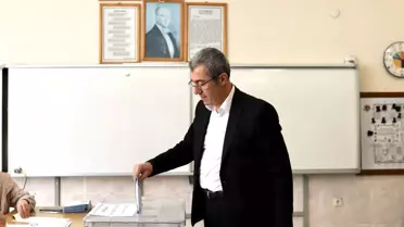 CHP Trabzon Büyükşehir Belediye Başkan Adayı Hasan Süha Saral Oyunu Kullandı