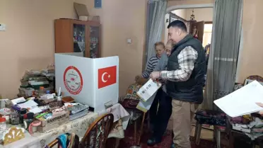 Tekirdağ'da engelli ve yaşlılar seyyar sandıkla oy kullanıyor