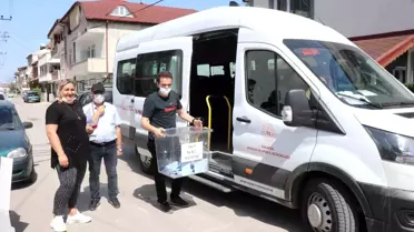 Sakarya'da yatağa bağımlı engelliler ve felçli hastalar seyyar sandıkla oy kullandı