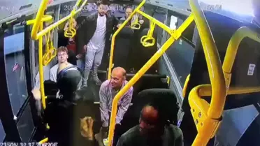 Karabük'te Şehir İçi Minibüsünde Fenalaşan Yolcu Vatandaşların Yardımıyla Hastaneye Yetiştirildi