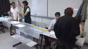 İstanbul'da oy pusulalarının sayısı yoğunluğa neden oldu