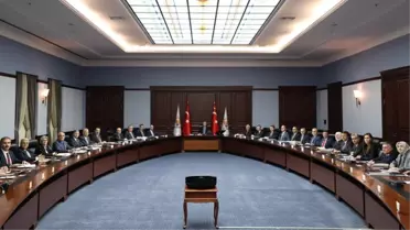 Cumhurbaşkanı Erdoğan, AK Parti MYK'da yerel seçimdeki oy kaybını değerlendirdi