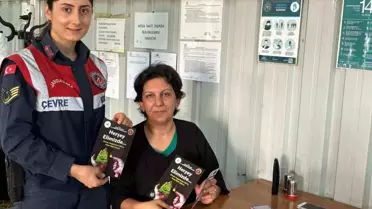 Aydın'da bir incir fabrikasında çalışan kadınlara jandarma tarafından bilgilendirme yapıldı