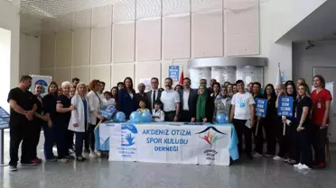 Antalya'da Otizmli Çocuklara Doktor Önlüğü ve Stetoskop Hediye Edildi