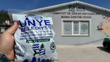 Ünye Belediyesi Ramazan Ayında İftar Artıklarını Sokak Hayvanlarına Mama Olarak Dönüştürüyor