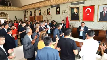 Antalya'nın Aksu ilçesinde İsa Yıldırım belediye başkanı olarak göreve başladı