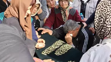 Beşiktaş'ta yangın faciasında hayatını kaybeden 17 yaşındaki marangoz Efe Demir son yolculuğuna uğurlandı
