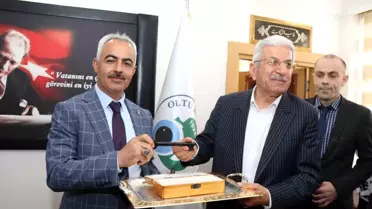 Oltu Belediye Başkanı Adem Çelebi ve Meclis Üyeleri Mazbatalarını Aldı