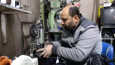 Siirt'te 32 yıldır ayakkabı tamiri yapan usta, mesleğini sürdürüyor