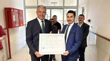 Karabiga Belediye Başkanı Ahmet Elbi mazbatasını aldı