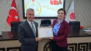 Aydın'ın Buharkent ilçesinde AK Partili Mehmet Erol 3. dönem için belediye başkanlığı mazbatasını aldı