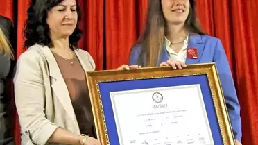 İzmir'in Çeşme ilçesinin ilk kadın Belediye Başkanı göreve başladı