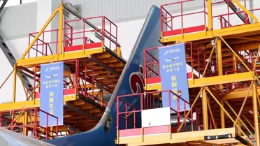 Çin'de Emekliye Ayrılan Boeing 737 Uçağının Sökümü Tamamlandı