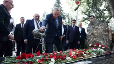 Cumhurbaşkanı Erdoğan Alparslan Türkeş'in kabrini ziyaret etti