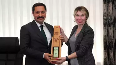 Akdeniz Üniversitesi Rektörü Hatay'da Depremzedeleri Ziyaret Etti