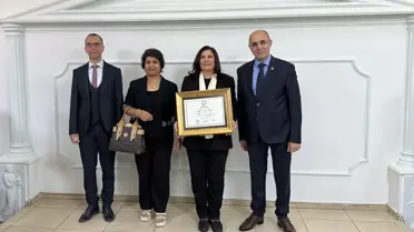 Özlem Çerçioğlu, Aydın Büyükşehir Belediye Başkanlığı için mazbatasını aldı