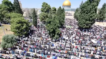 Mescid-i Aksa'da Ramazan Ayının Son Cuma Namazı Kılındı