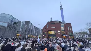 Hollanda Diyanet Vakfı'na bağlı Ulu Cami Vakfı, 1500 kişilik sokak iftarı düzenledi