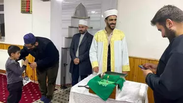Hz. Muhammed'in Sakal-ı Şerifi Karlıova'da Ziyarete Açıldı