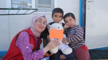Rize'de toplanan bayram şekerleri Malatya'daki çocuklara dağıtıldı
