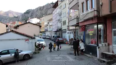 Amasya'da Terzi, İsrafı Önleyip Para Kazanıyor