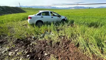 Adıyaman'da Kontrolden Çıkan Otomobil Tarlaya Yuvarlandı, 1 Kişi Yaralandı