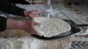 Tokat'ın Artova ilçesinde çiğli gömbesi üretimi