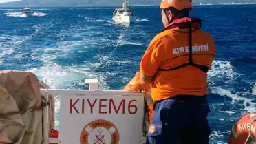 Bodrum açıklarında makine arızası sonrası kurtarılan 2 kişilik tekne