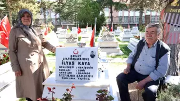 Eskişehir'de Ramazan Bayramı'nı buruk geçiren şehit aileleri kabir başında gözyaşı döktü