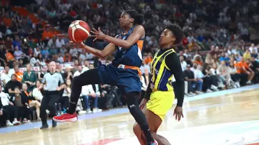 Fenerbahçe Alagöz Holding, ÇBK Mersin'i yendi ve finale çıktı
