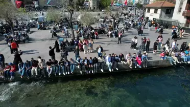 İstanbullular Ramazan Bayramı'nda Beşiktaş Meydanı ve Sahile Akın Etti