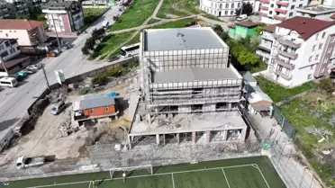 İzmit Yeşilova'da Hasan Doğan Gençlik Merkezi inşaatı devam ediyor