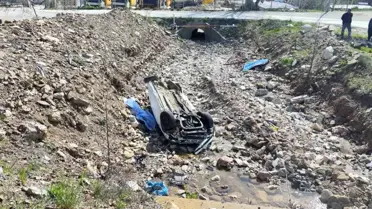 Alanya'da otomobil dereye düştü, bir kişi hayatını kaybetti