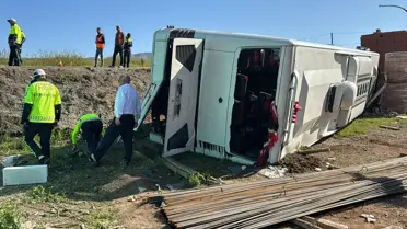 Malatya'da otomobille çarpışan otobüs devrildi: 22 yaralı