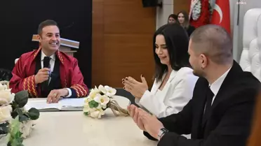 Başkan Ahmet Akın, genç çiftin nikahını kıydı