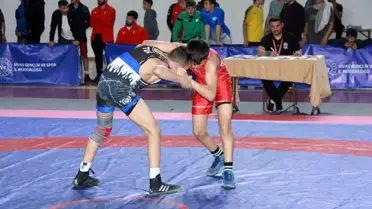 Sivas'ta U15 Türkiye Güreş Şampiyonası Başladı