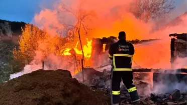 Çankırı'nın Yapraklı ilçesinde çıkan yangında 2 ev ve 3 ahır kullanılamaz hale geldi