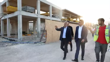 Hatay Büyükşehir Belediye Başkanı Mehmet Öntürk, Tarihi Uzun Çarşı'da esnafı ziyaret etti