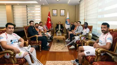 Mersin Valisi Ali Hamza Pehlivan, Ampute Futbol 1. Ligi Şampiyonlarını Kabul Etti