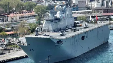 İspanya Donanması'na ait amfibi hücum gemisi İstanbul'da
