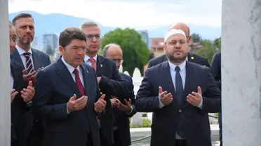 Adalet Bakanı Yılmaz Tunç, Saraybosna'daki Kovaçi Şehitliği'ni ziyaret etti
