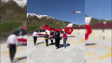 Bahçesaray'da iki hasta ambulans helikopterle hastaneye sevk edildi