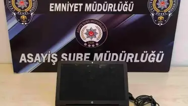 Bilecik'te Hırsızlık İhbarı Üzerine Yakalanan Şüpheli Şahıs Laptop ve Sırt Çantasıyla Yakalandı